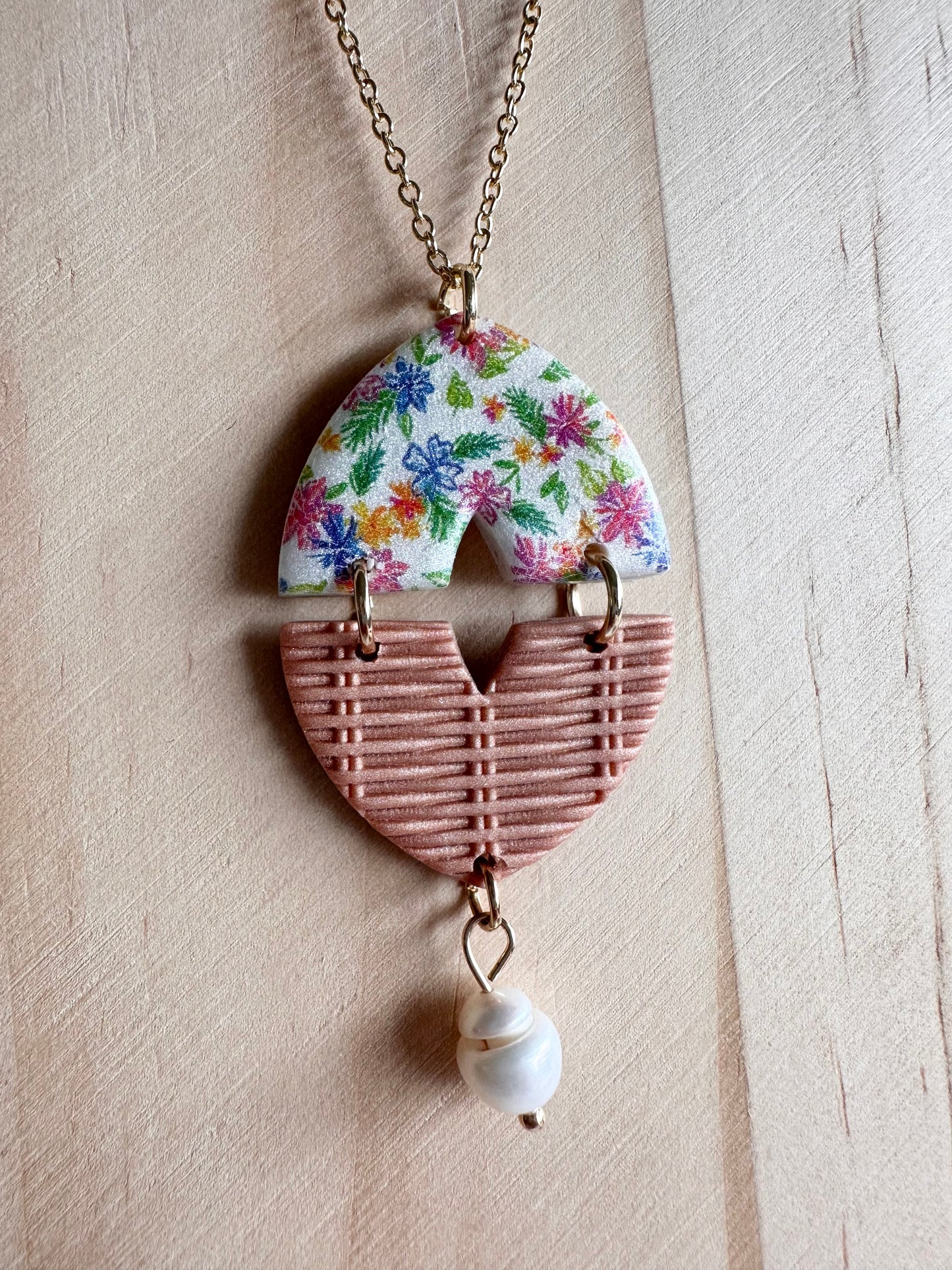 Basket Texture and Flowers Necklace