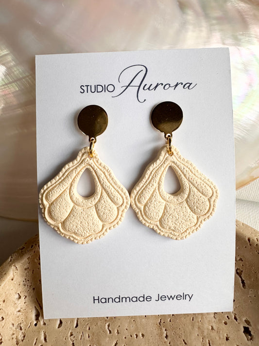 Taylor Earrings - med